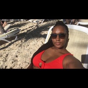 Meet your Posher, Alicia